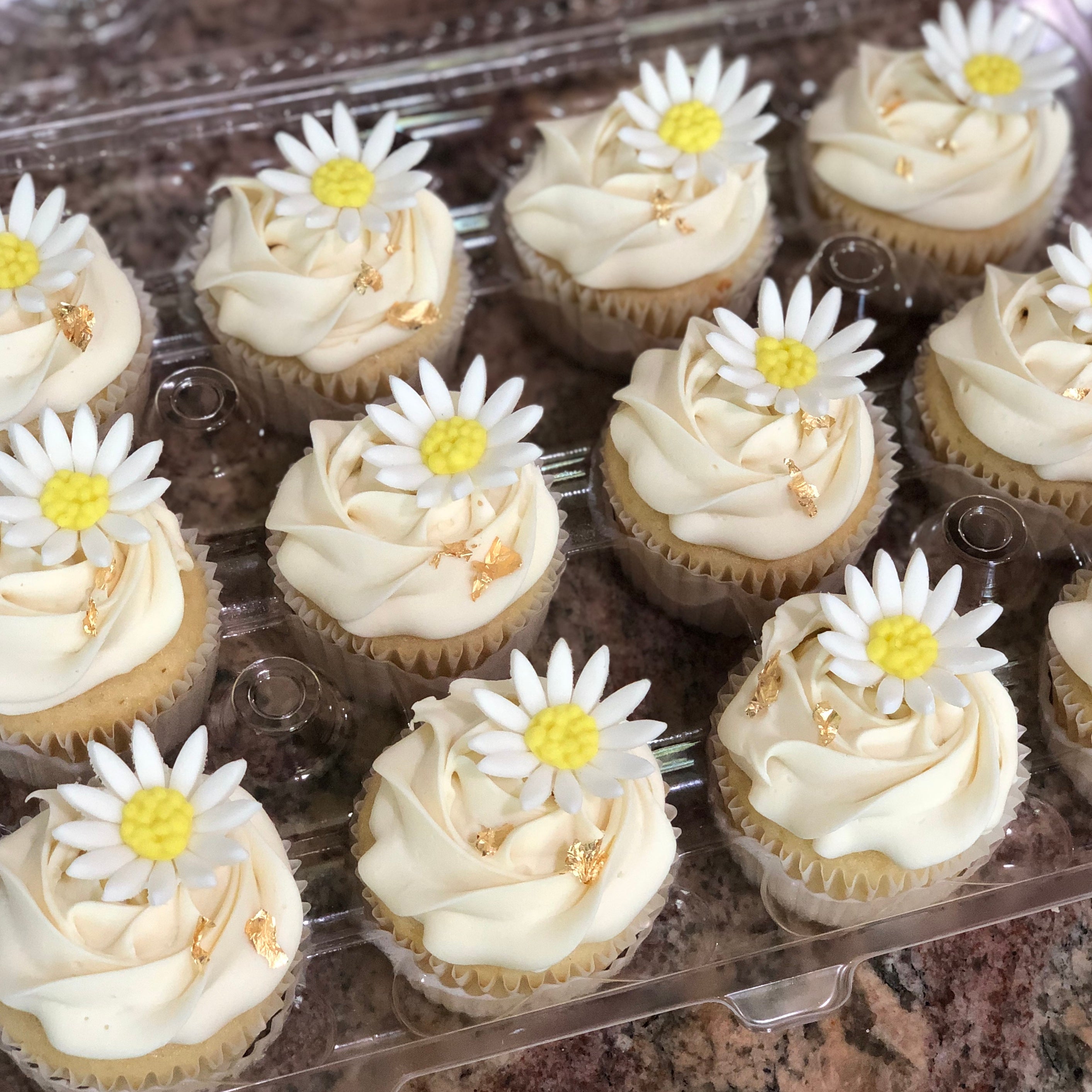 Mums Rose Design Cupcakes - Gift Box of 9 | Mothers Day Gifts