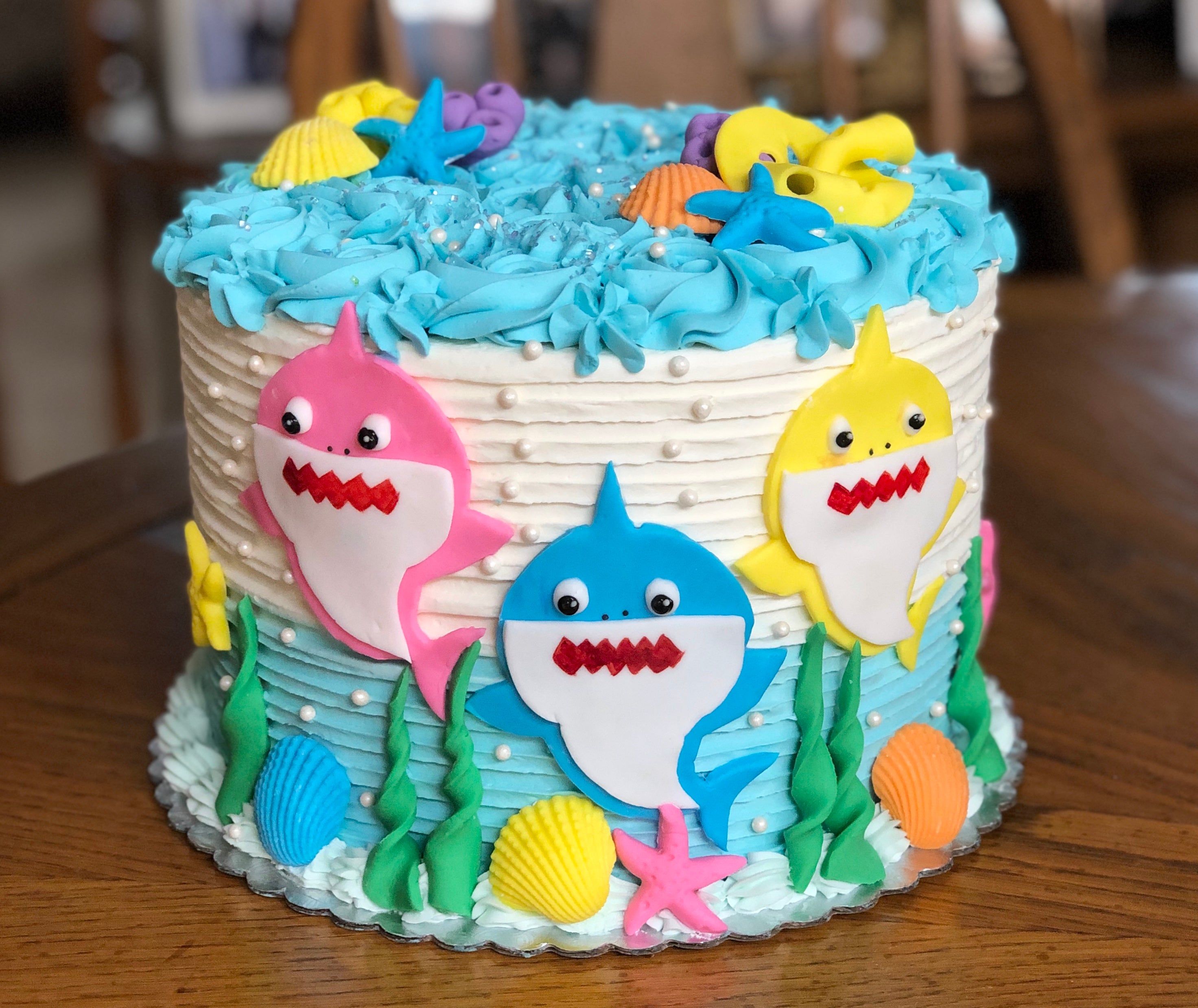 Wife made a baby shark cake for our sons 3rd birthday : r/cakedecorating